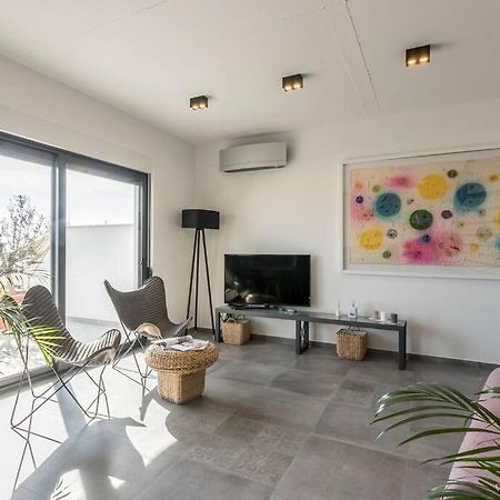 Holiday Home Lolina,Sea On A Palm! Heated Pool 트로기르 외부 사진